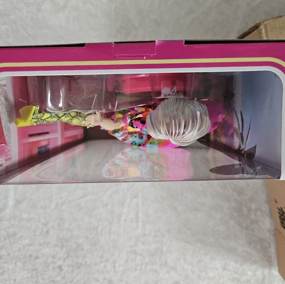 Weird Barbie by Mattel - Picture 8 of 9